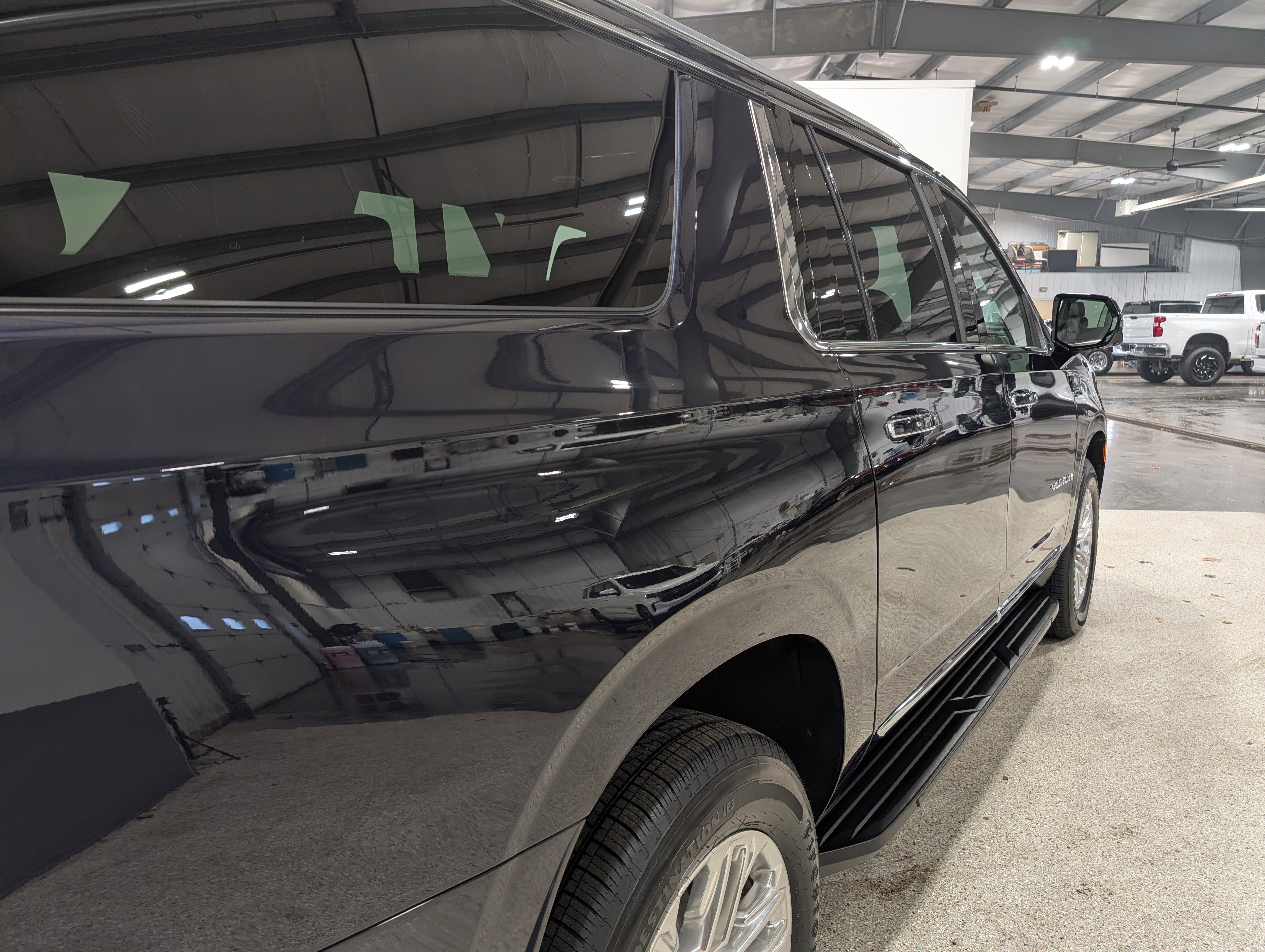 Used 2022 GMC Yukon XL SLT w/ SLT Luxury Package image 3