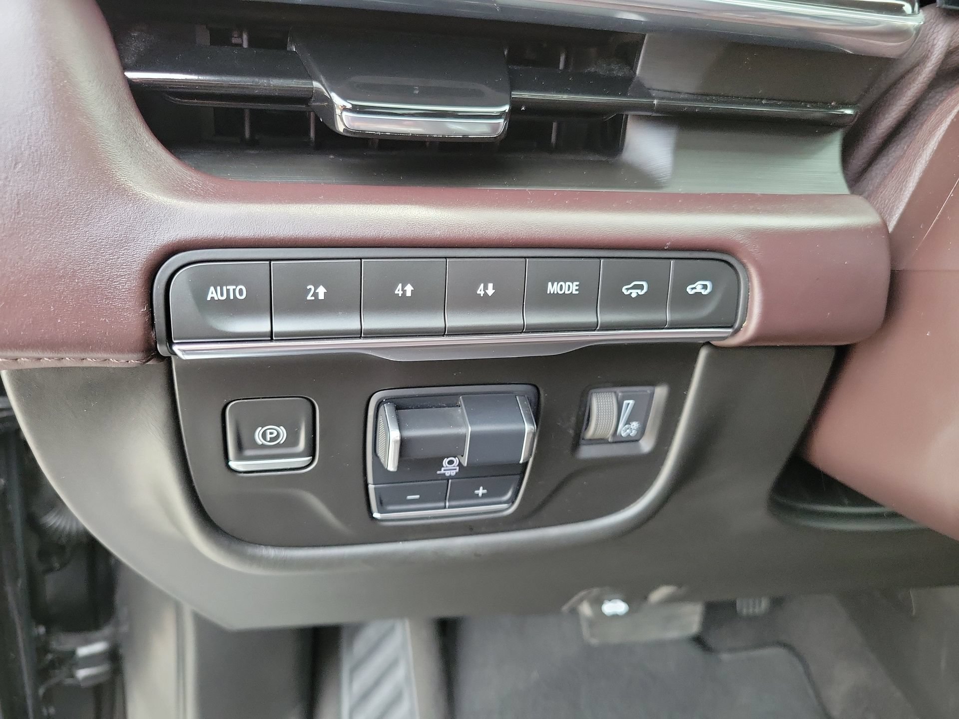 Used 2023 Cadillac Escalade Sport Platinum w/ Heavy-Duty Trailer Package AWD/4WD image 31