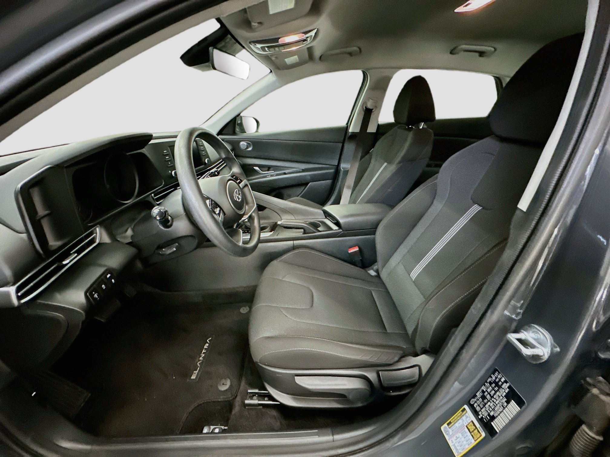 Used 2023 Hyundai Elantra SE w/ Cargo Package FWD image 13
