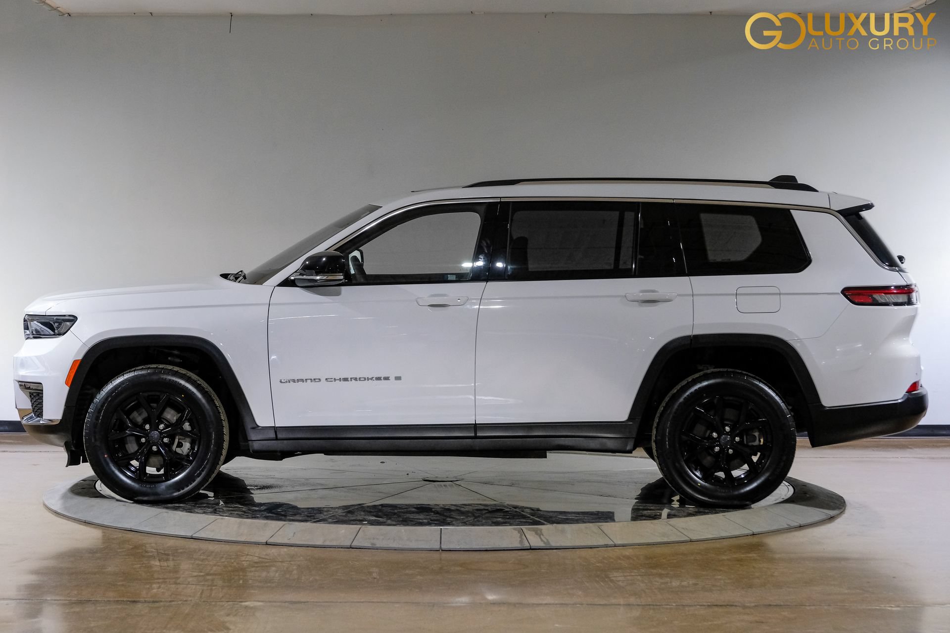 Used 2023 Jeep Grand Cherokee L Limited AWD/4WD image 13