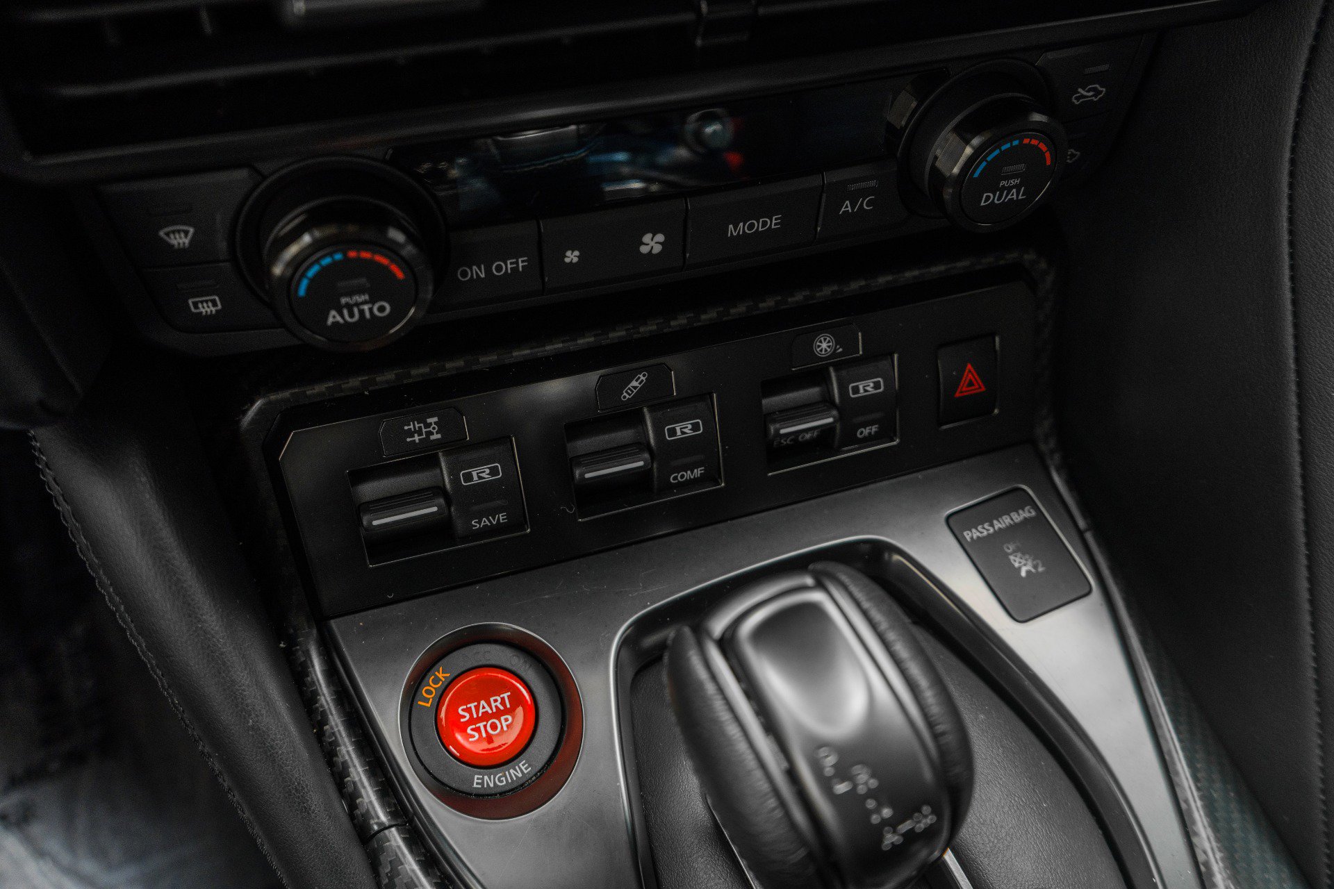 Used 2020 Nissan GT-R Premium image 30