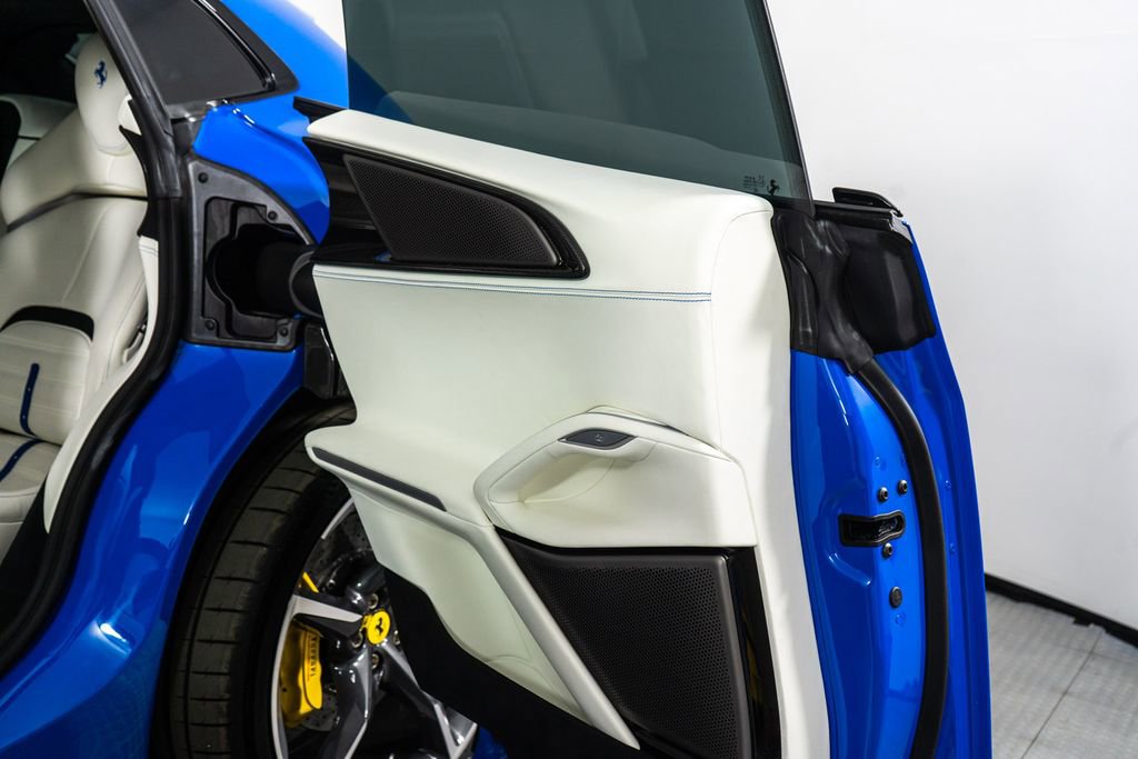 Certified 2025 Ferrari Purosangue Base image 22