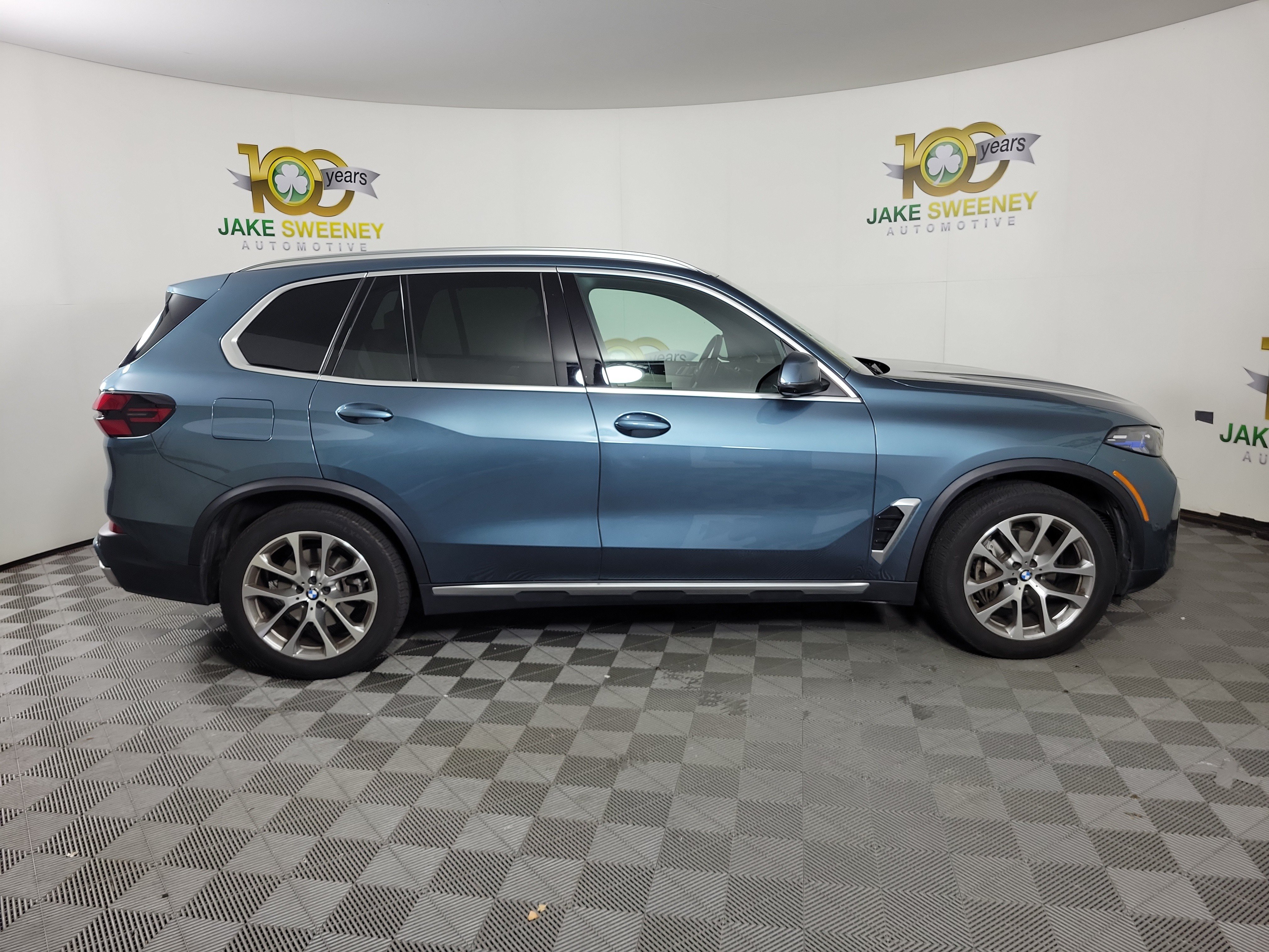 Used 2024 BMW X5 xDrive40i w/ Premium Package AWD/4WD image 4