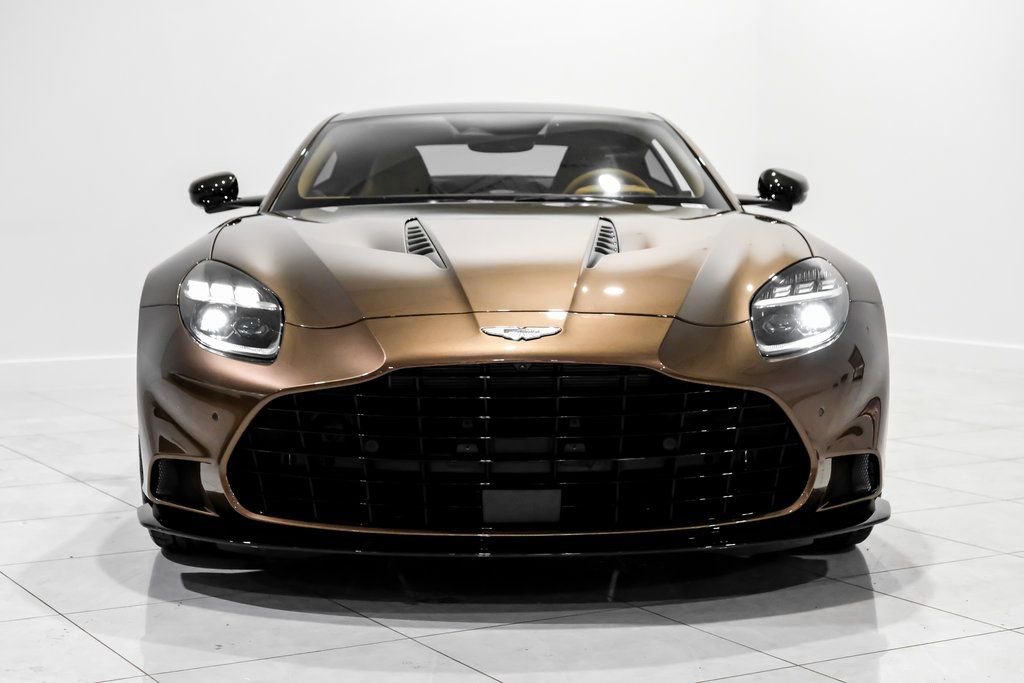 Used 2025 Aston Martin Vanquish RWD image 2
