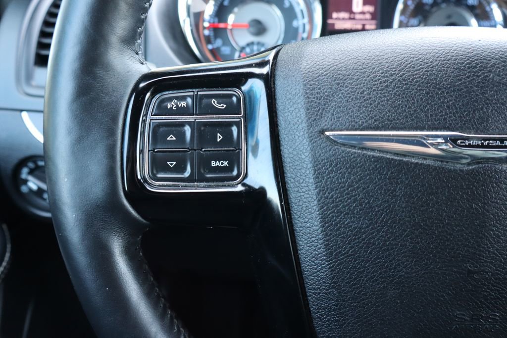 Used 2015 Chrysler Town & Country S w/ Driver Convenience Group FWD image 7