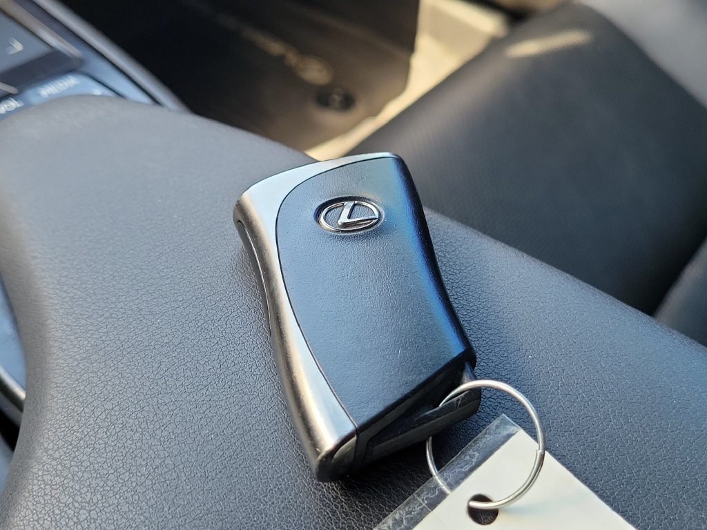 Used 2022 Lexus UX 200 w/ Premium Package FWD image 37