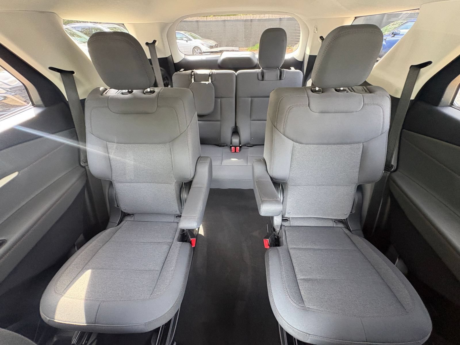 Used 2026 Ford Explorer Active AWD/4WD image 36