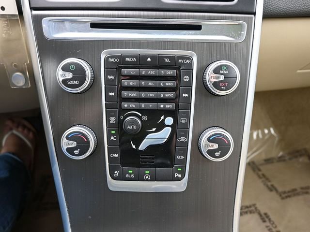 Used 2016 Volvo XC60 T6 w/ Proximity Package image 11