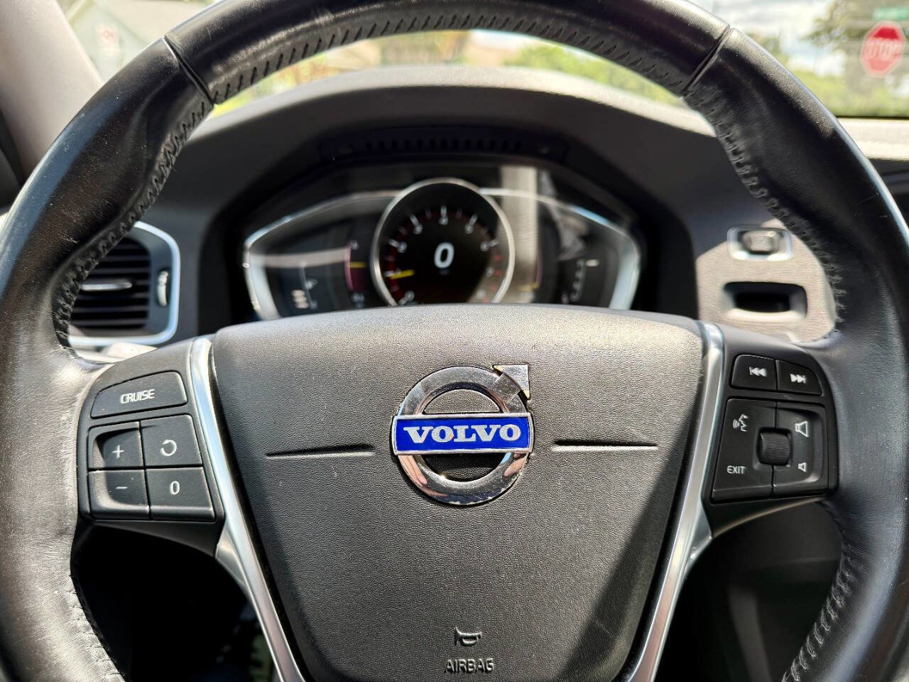 Used 2016 Volvo S60 T5 Premier image 28