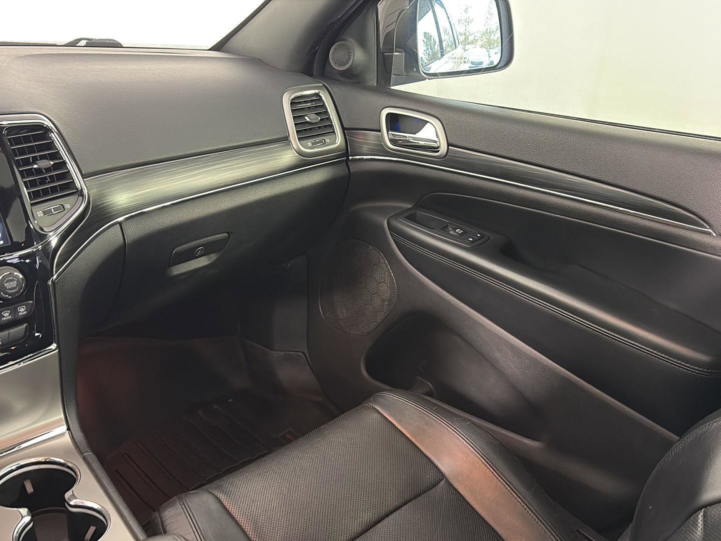 Used 2019 Jeep Grand Cherokee Limited w/ Luxury Group II image 19