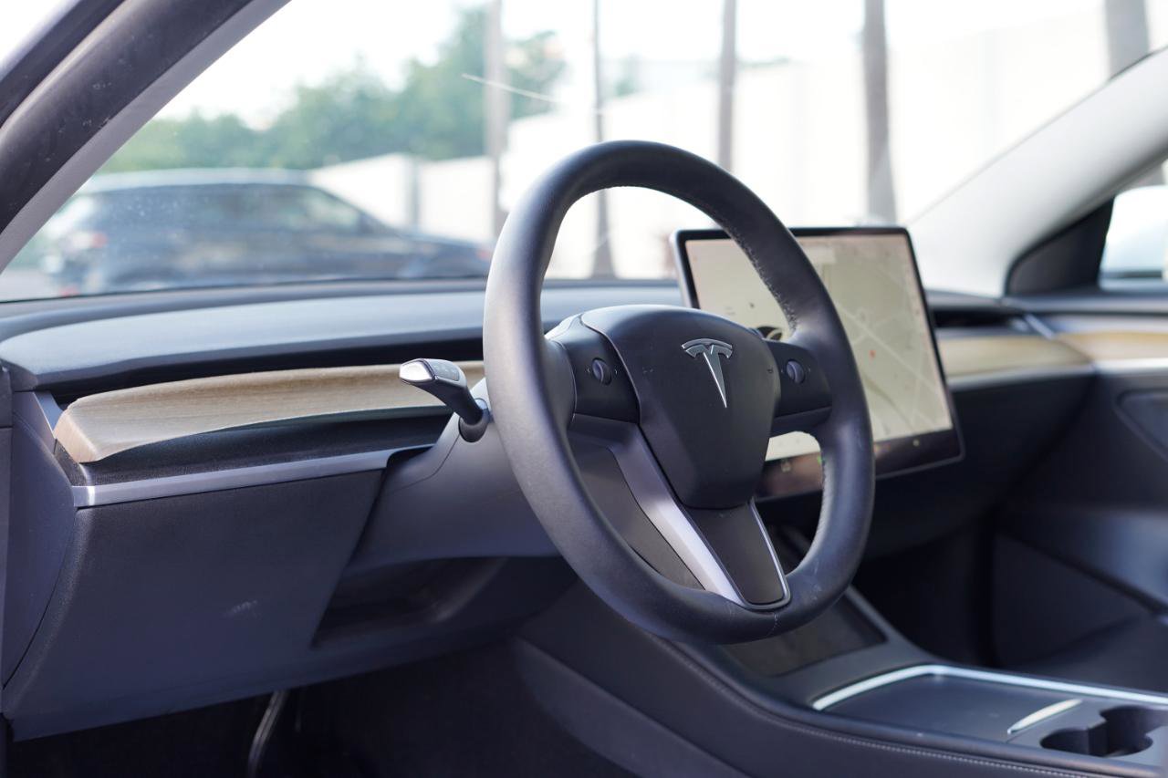 Used 2021 Tesla Model 3 Standard Range Plus RWD image 8