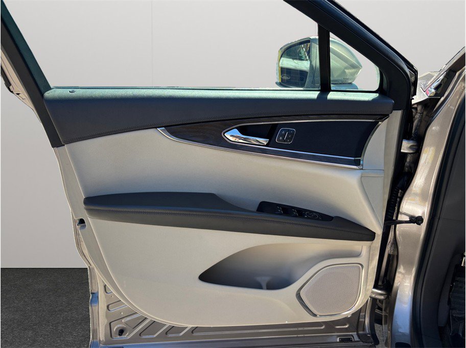 Used 2018 Lincoln MKX Reserve w/ Driver Assistance Package image 23