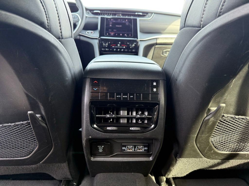 Used 2024 Jeep Grand Cherokee L Laredo image 33