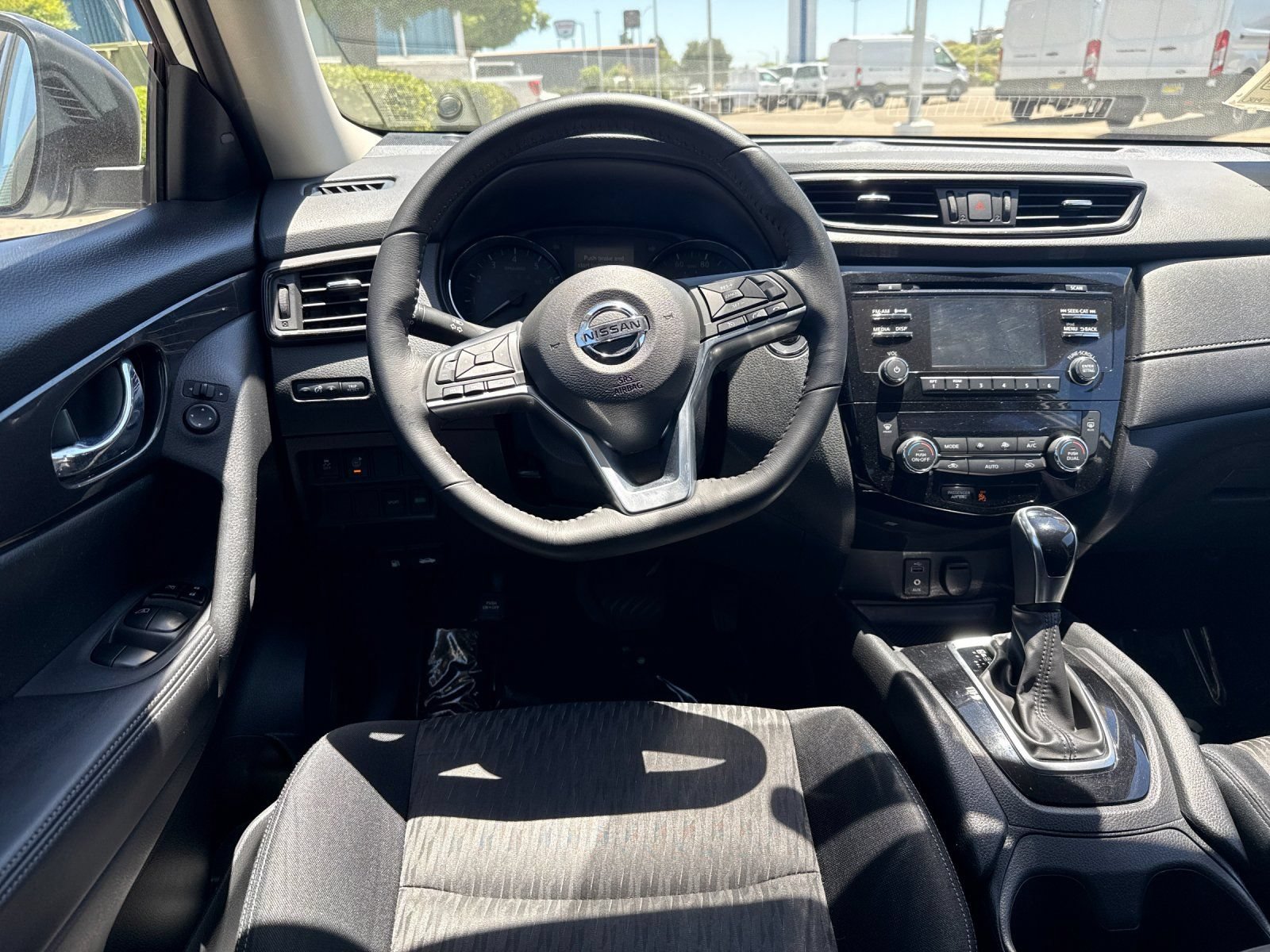 Used 2017 Nissan Rogue SV FWD image 13