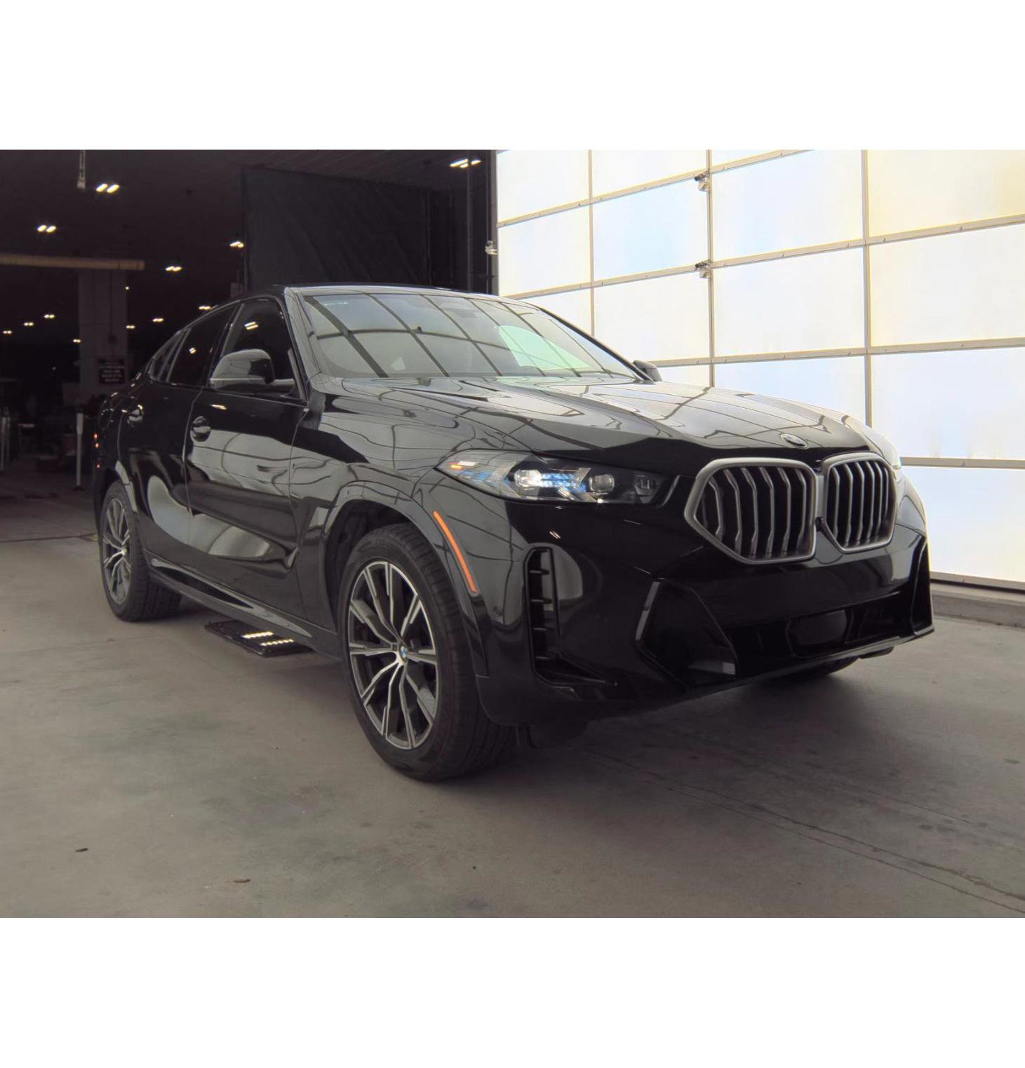 Used 2025 BMW X6 xDrive40i image 3