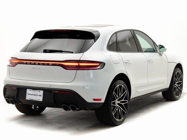 Certified 2025 Porsche Macan AWD/4WD image 37