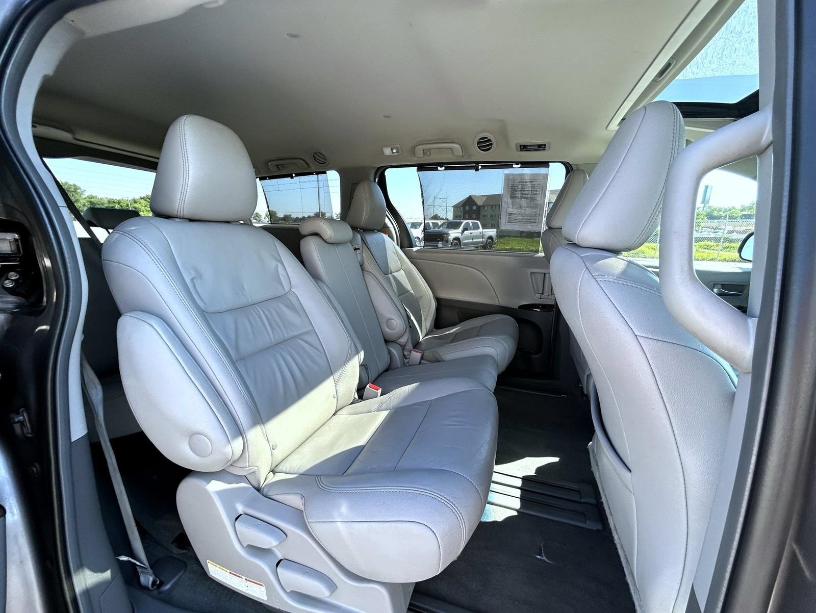 Used 2015 Toyota Sienna XLE w/ XLE Navigation Package FWD image 17