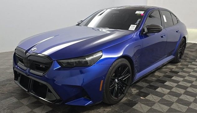 Used 2025 BMW M5 w/ Carbon Package AWD/4WD video 1