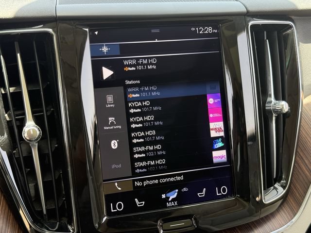 Used 2021 Volvo XC60 T5 Momentum w/ Advanced Package AWD/4WD image 19
