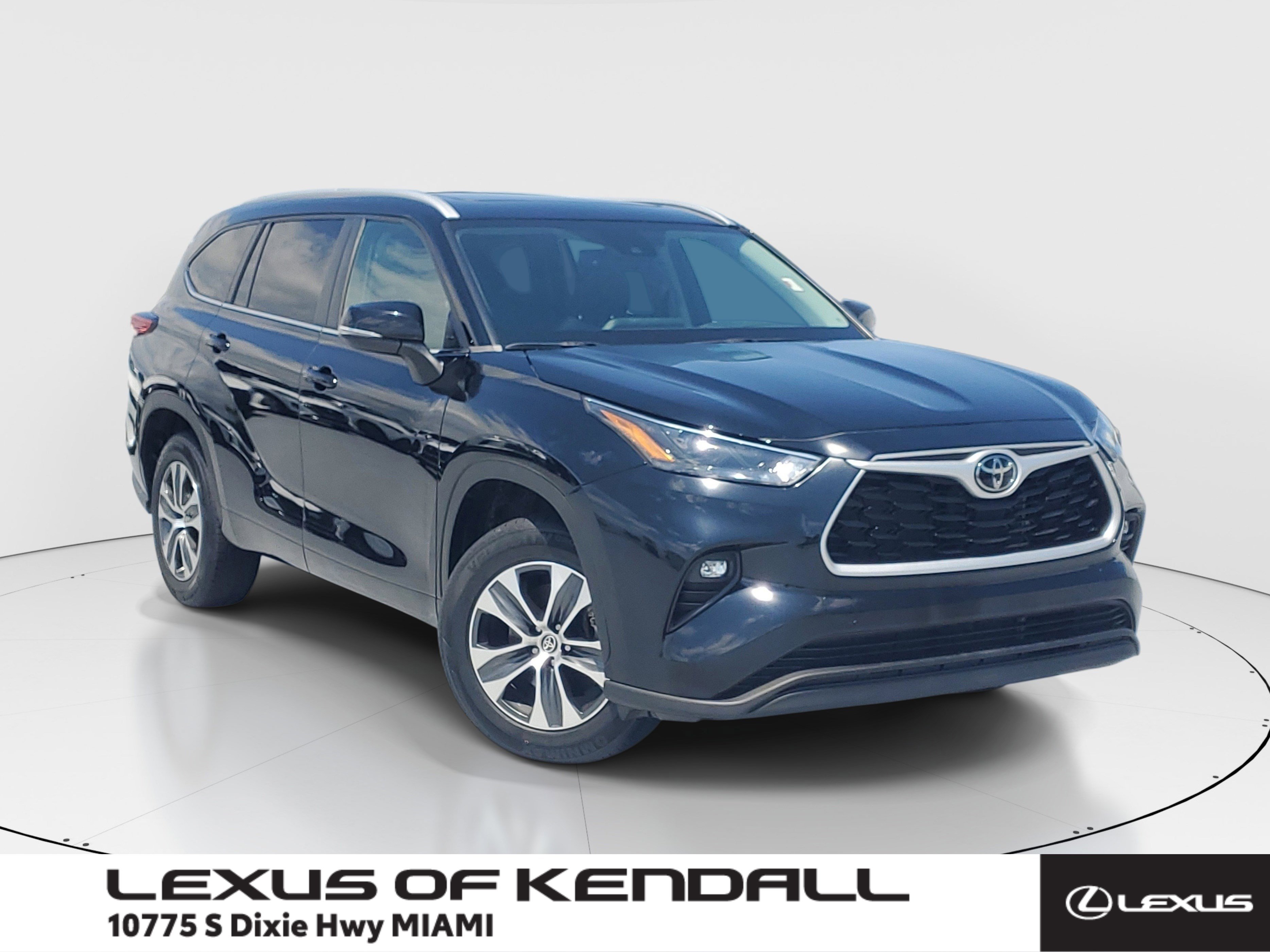 Used 2023 Toyota Highlander XLE FWD video 1