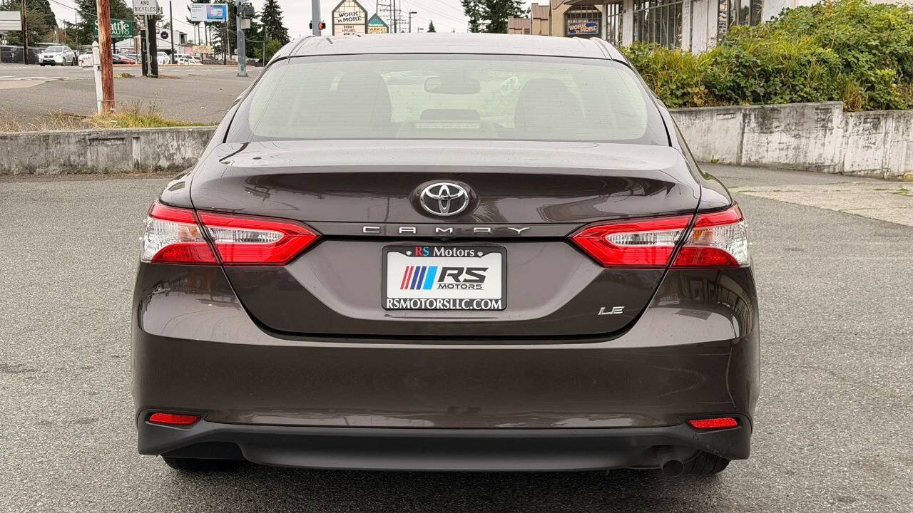 Used 2018 Toyota Camry LE w/ Moonroof Package FWD image 4