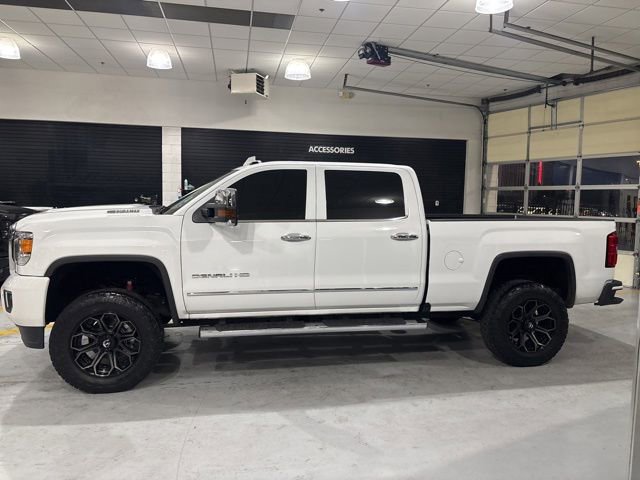 Used 2018 GMC Sierra 2500 Denali w/ Duramax Plus Package AWD/4WD image 5