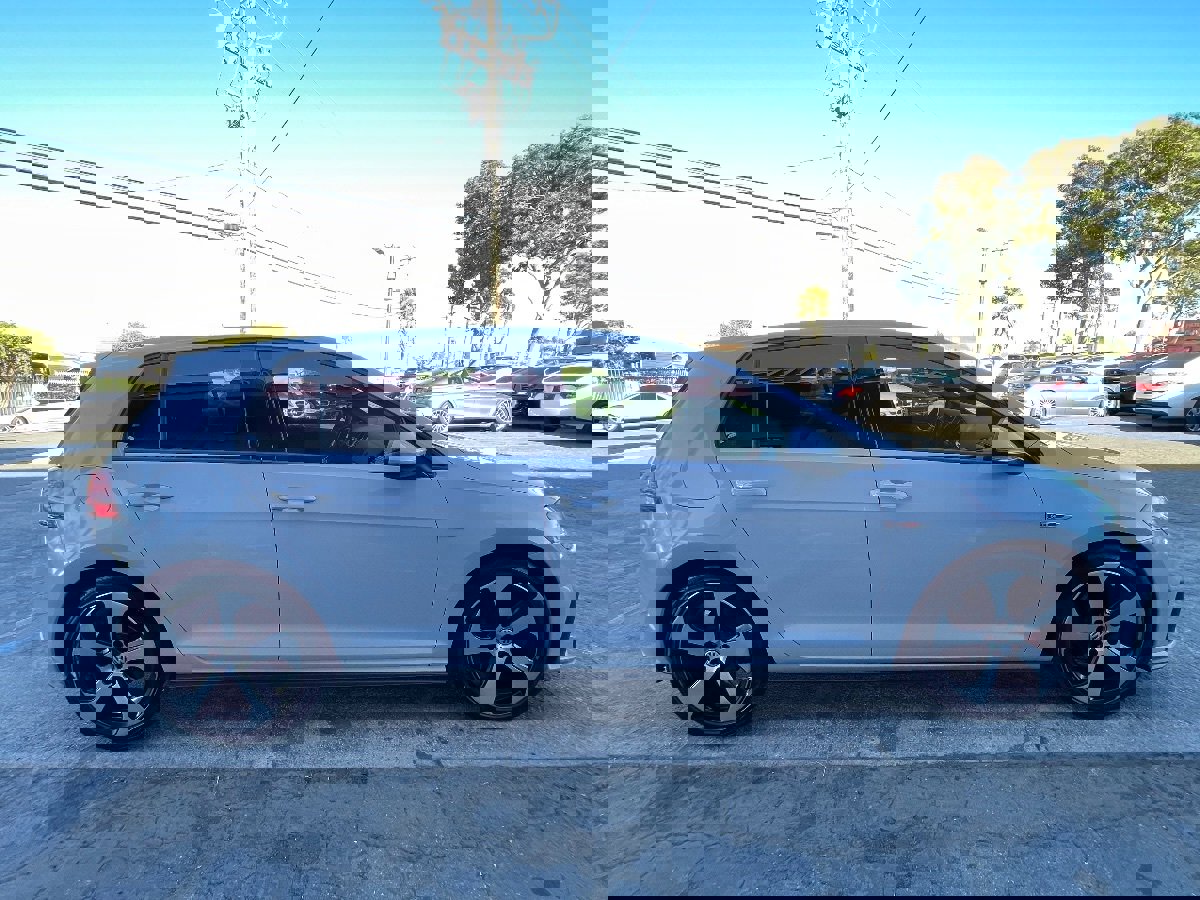 Used 2018 Volkswagen GTI SE image 4