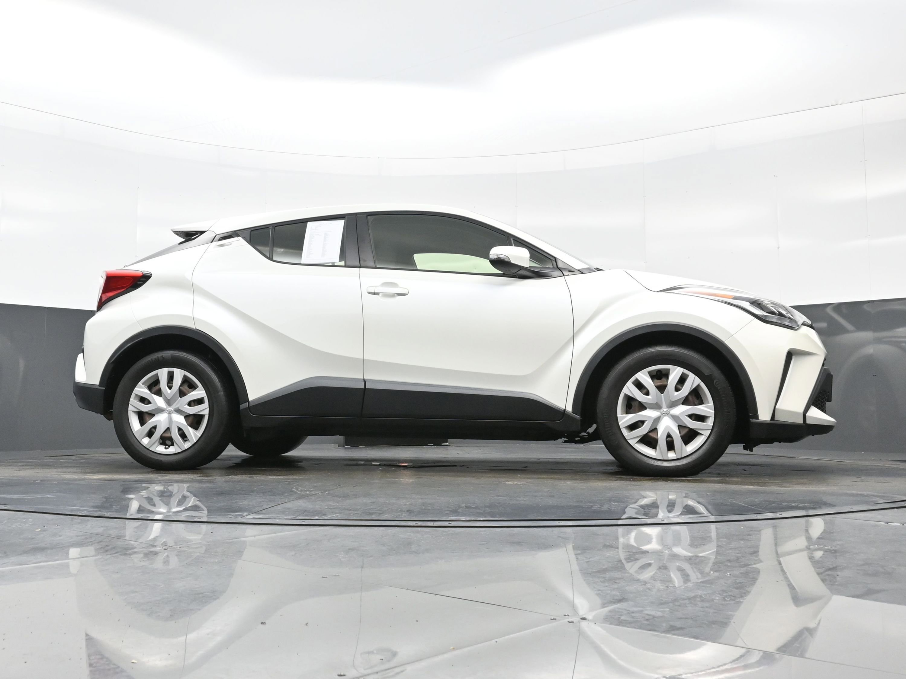Used 2021 Toyota C-HR LE image 27