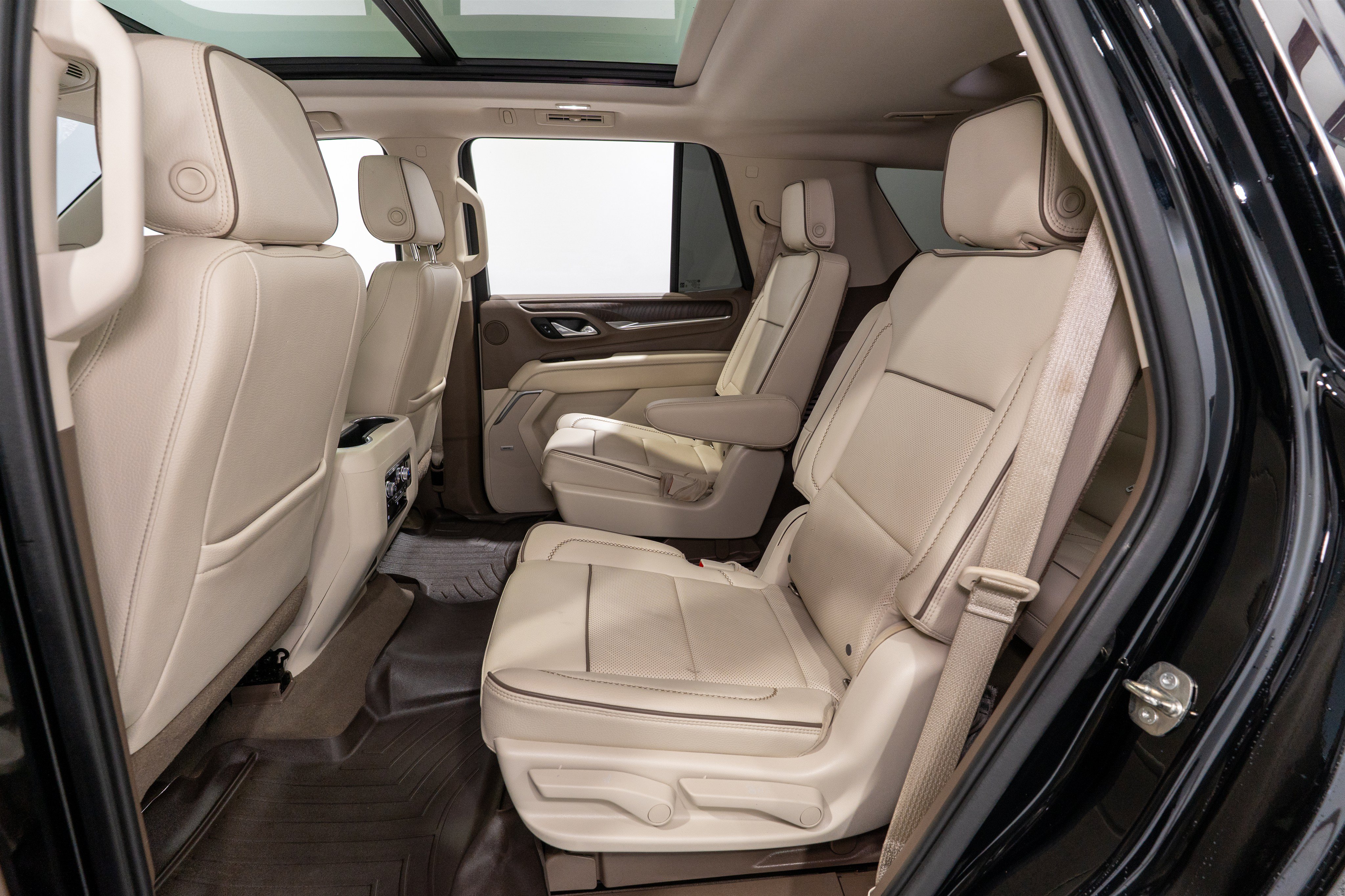Used 2021 GMC Yukon Denali w/ Advanced Technology Package RWD image 35