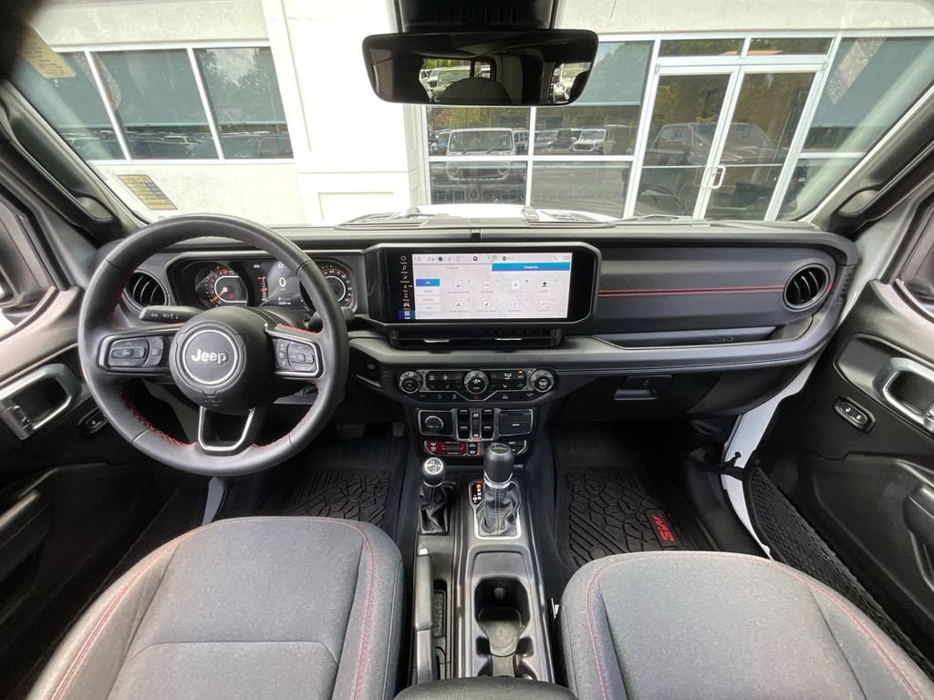 Used 2024 Jeep Gladiator Rubicon w/ Technology Group AWD/4WD image 18