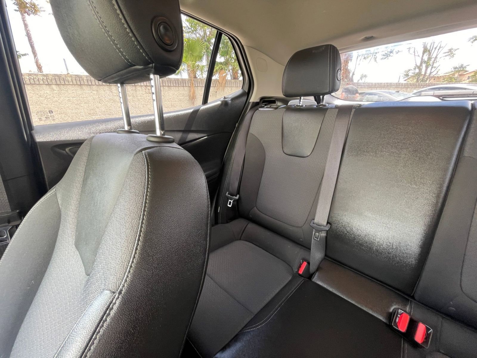 Used 2025 Buick Encore GX Preferred image 40