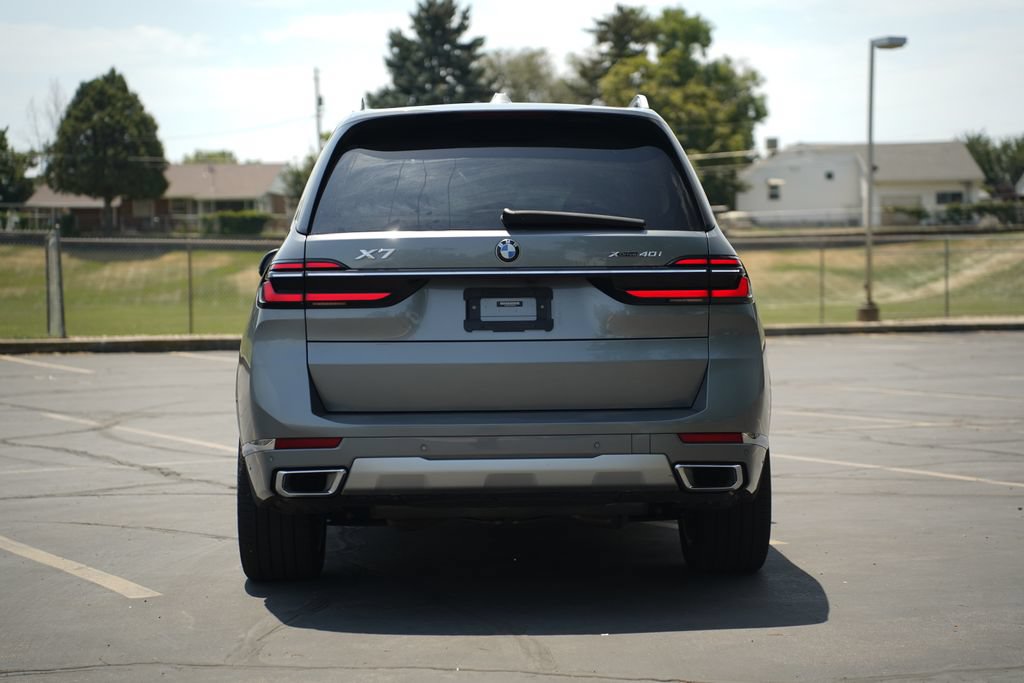 Used 2023 BMW X7 xDrive40i w/ Premium Package AWD/4WD image 4