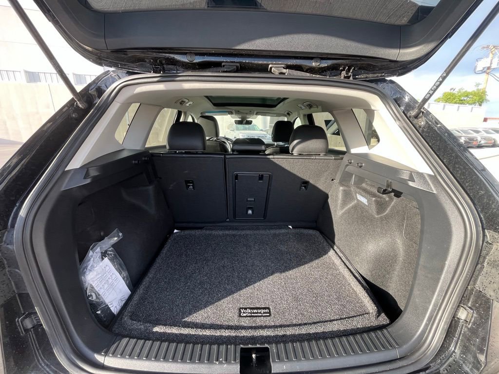 Certified 2025 Volkswagen Taos SEL AWD/4WD image 6