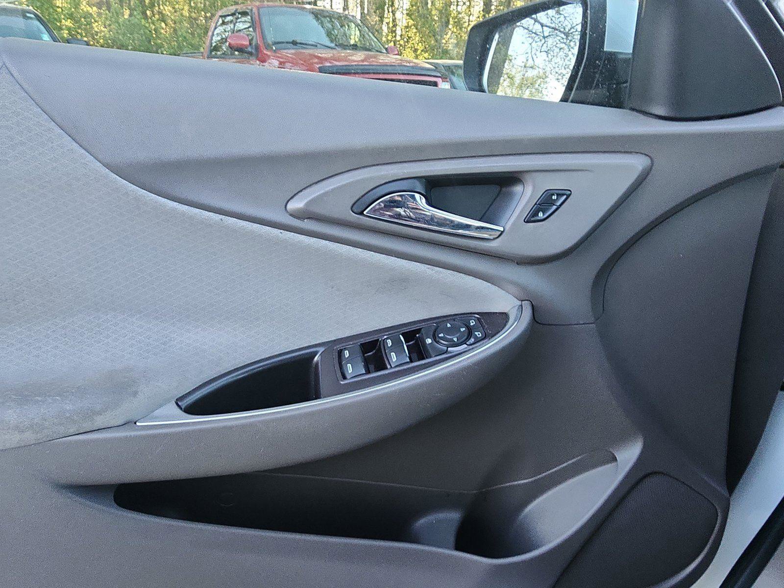 Used 2016 Chevrolet Malibu LT FWD image 14