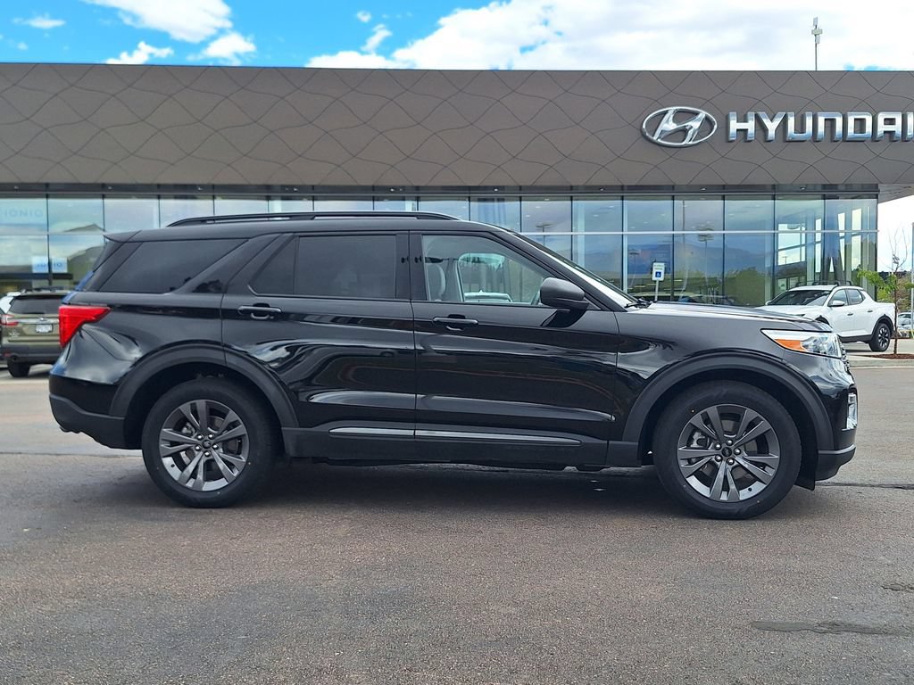 Used 2021 Ford Explorer XLT w/ Equipment Group 202A AWD/4WD image 2