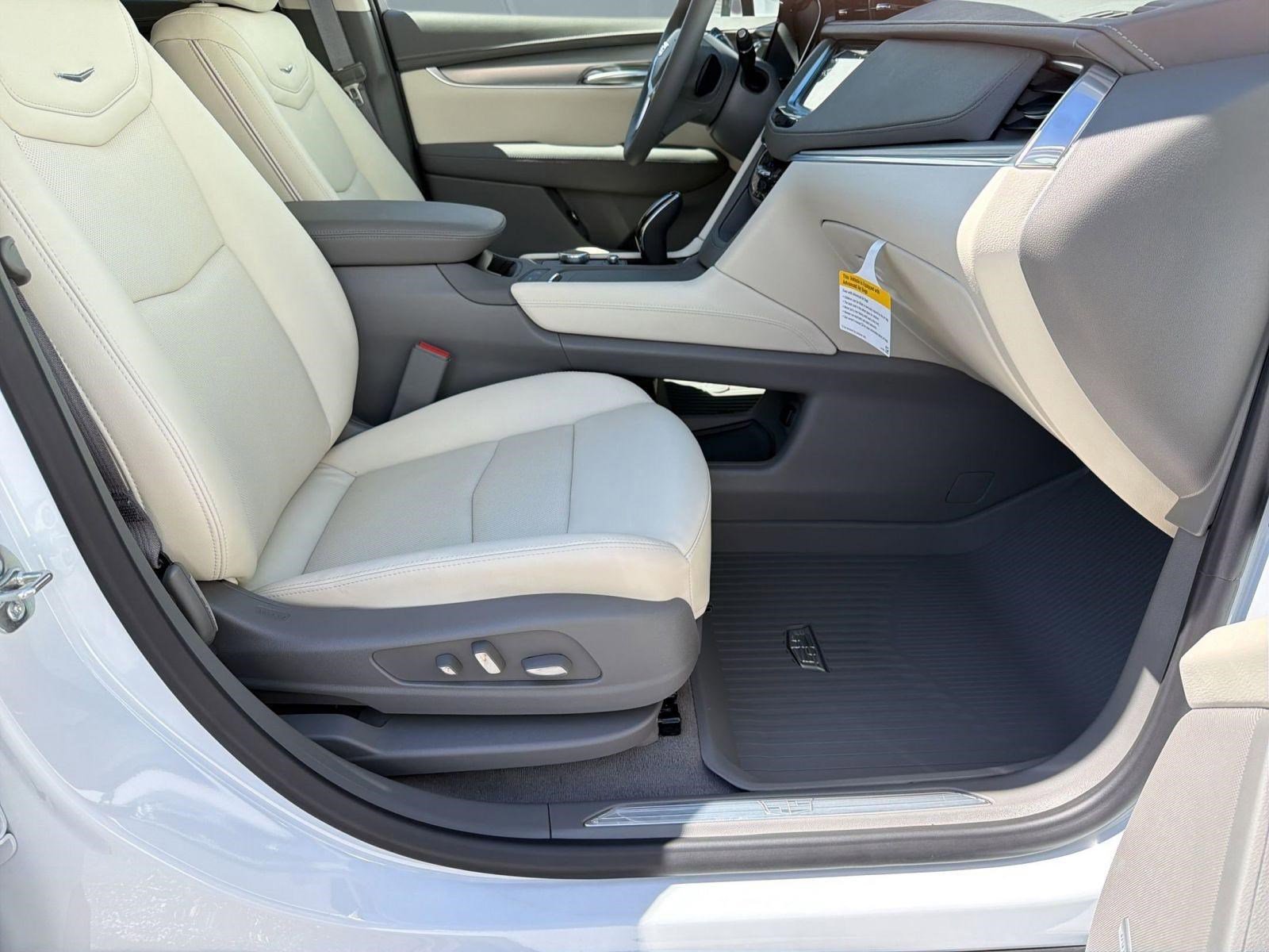 New 2026 Cadillac XT5 Premium Luxury w/ LPO, Floor Liner Package AWD/4WD image 31