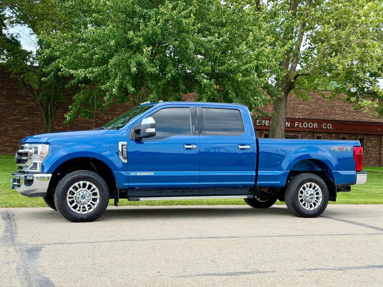 Used 2022 Ford F350 Lariat w/ Lariat Ultimate Package AWD/4WD image 3