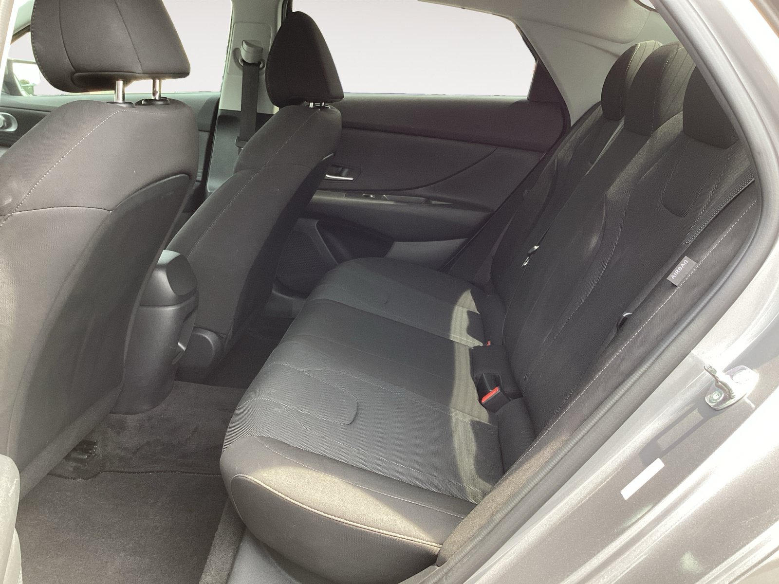 Used 2025 Hyundai Elantra SE w/ Cargo Package FWD image 24