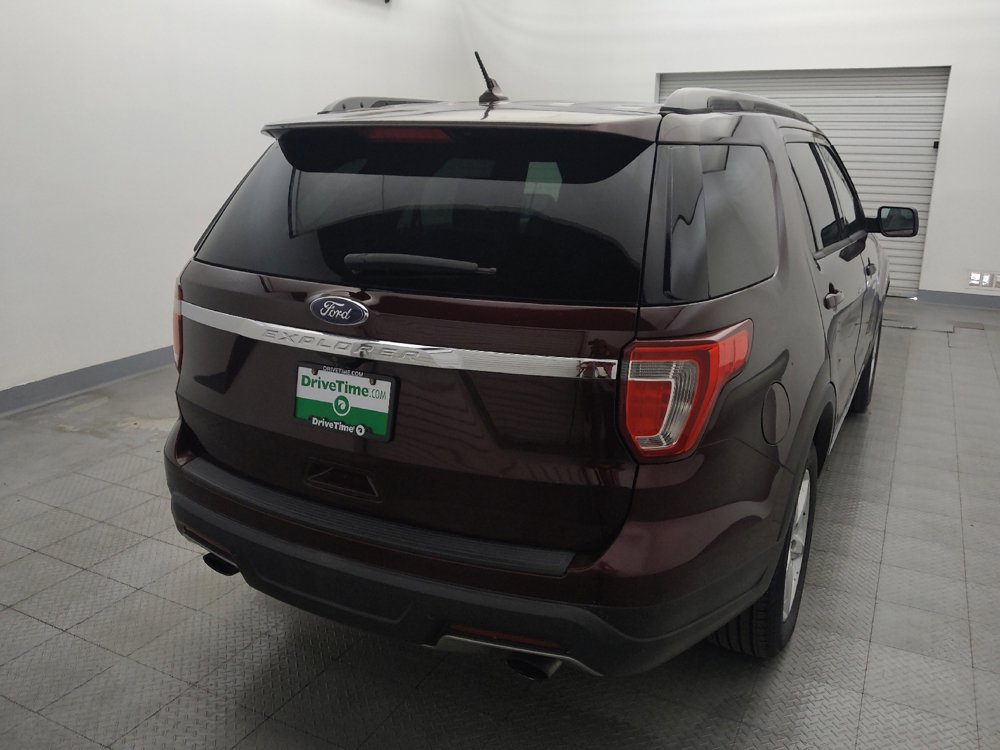 Used 2019 Ford Explorer XLT w/ Equipment Group 201A image 7
