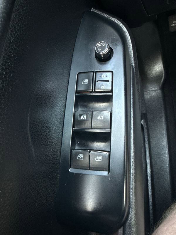 Used 2019 Toyota Highlander XLE FWD image 24