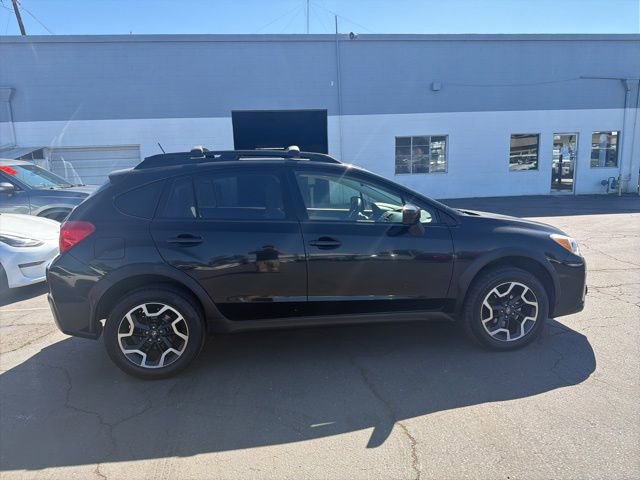 Used 2017 Subaru Crosstrek 2.0i Premium w/ Moonroof Package image 2
