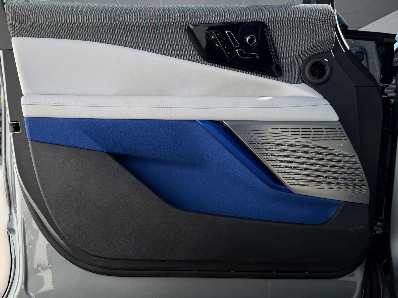 New 2026 Cadillac Optiq Luxury 1 image 18