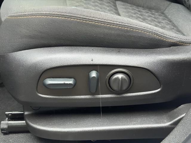 Used 2022 Chevrolet Equinox LT w/ Driver Convenience Package image 15