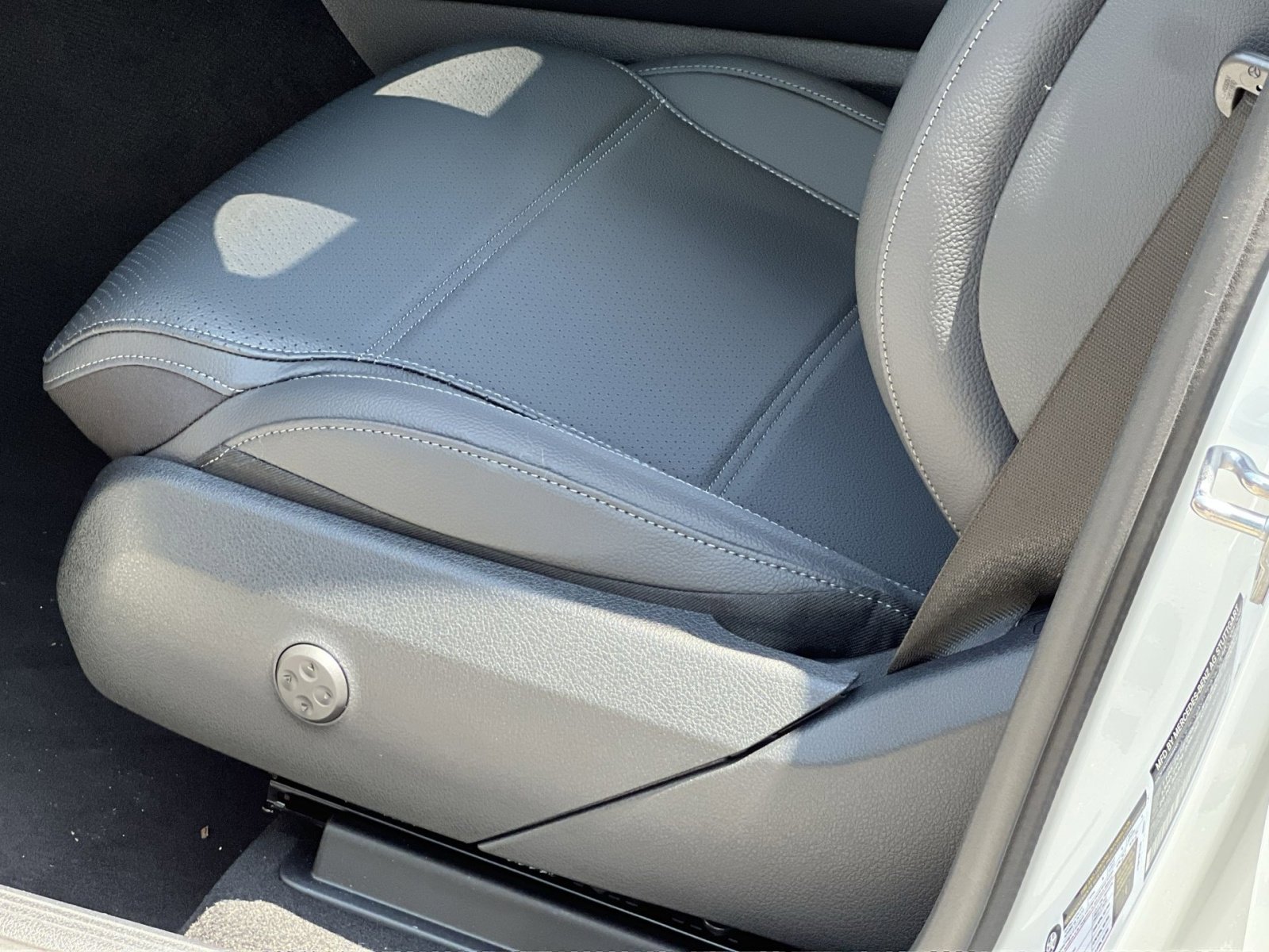 Certified 2025 Mercedes-Benz GLC 300 4MATIC image 12