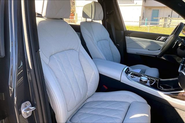 Used 2026 BMW X7 xDrive40i w/ Executive Package image 30