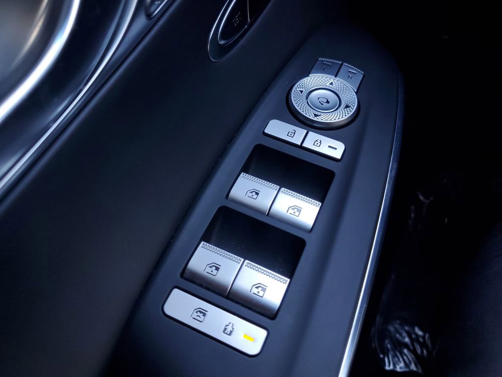 Used 2023 Genesis GV70 2.5T w/ Sport Prestige Package image 18