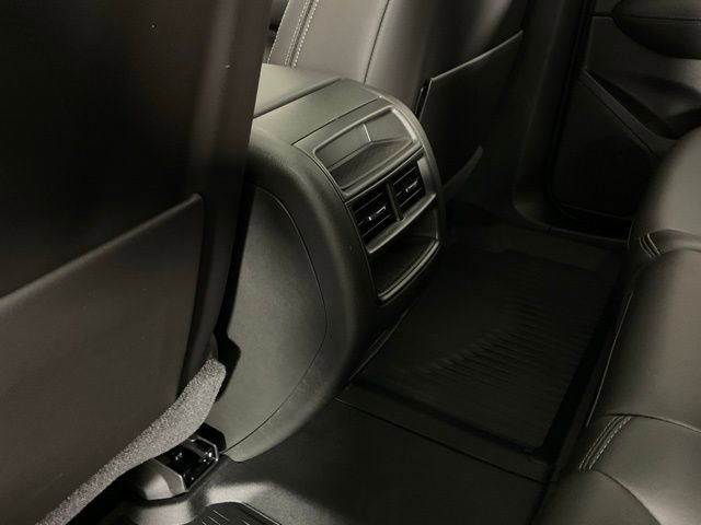 Certified 2025 Cadillac XT5 Premium Luxury w/ Technology Package AWD/4WD image 14