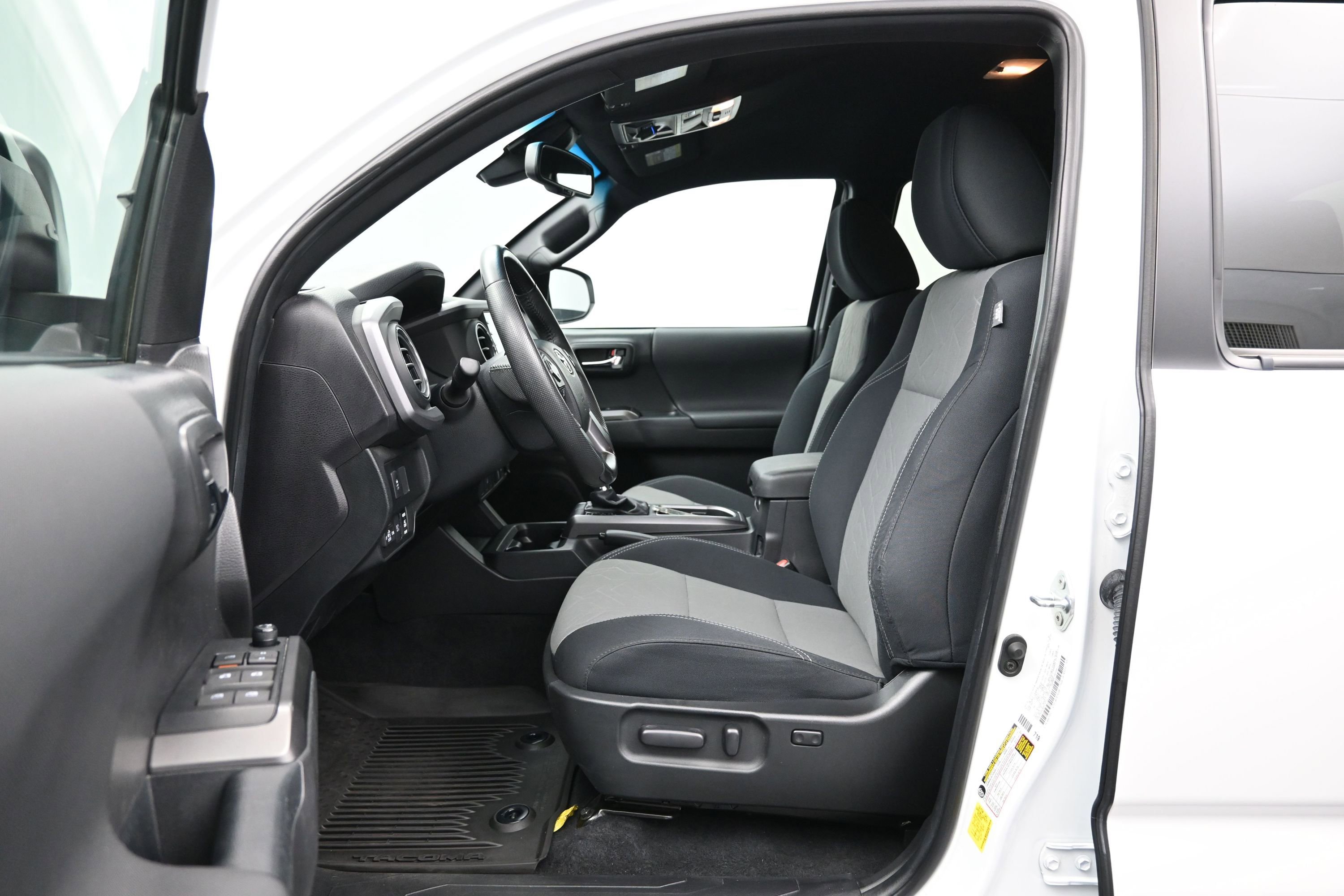 Used 2022 Toyota Tacoma TRD Off-Road AWD/4WD image 9