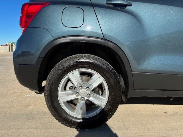 Used 2022 Chevrolet Trax LT w/ Driver Confidence Package image 9