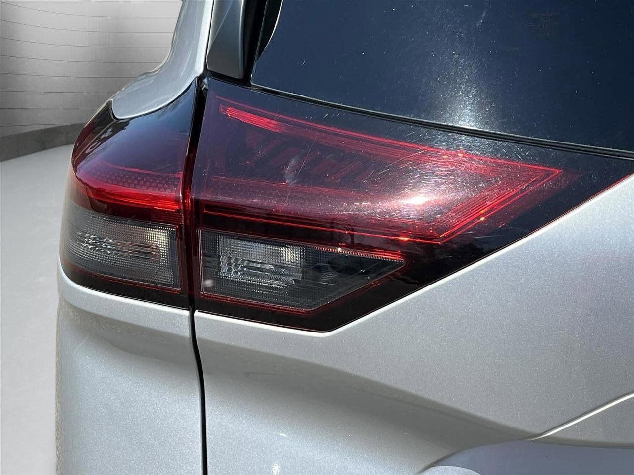 Used 2023 Nissan Rogue SV FWD image 9